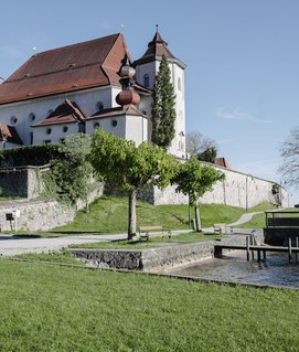 Discover our picturesque Traunkirchen during the breaks