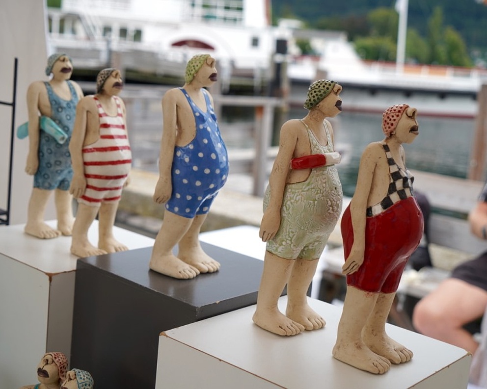Töpfermarkt Gmunden mit Keramikfiguren